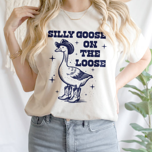 Teesdily | Silly Goose On The Loose Shirt, Silly Goose Farm T-shirt, Funny Goose Sweatshirt Hoodie Mug, Aesthetic Meme Goose T-shirt, Meme Mom Gift